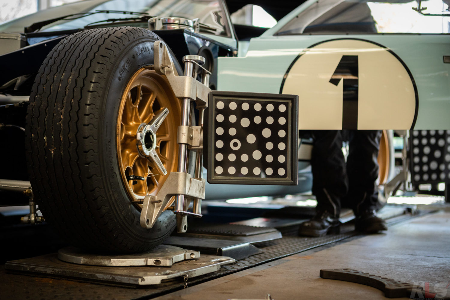 Gulf-GT40 auf der Achsvermessung bei KLS Kerpen